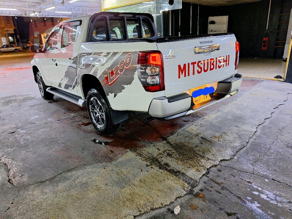 میتسوبیشی L200